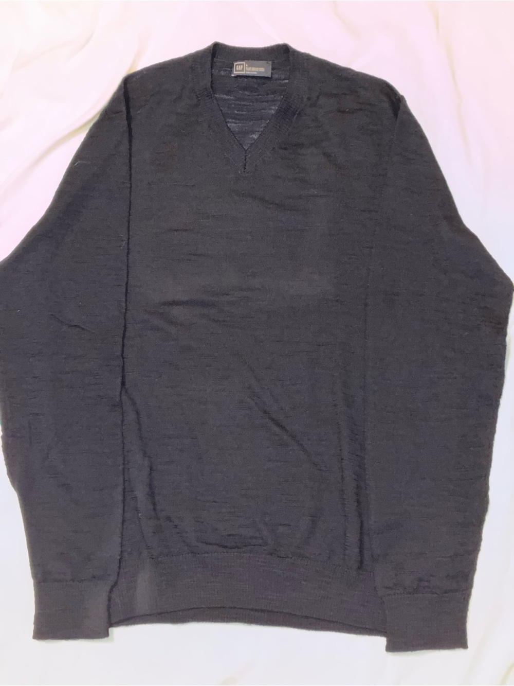 GAP Men's Black 100% Wool V-Neck Sweater